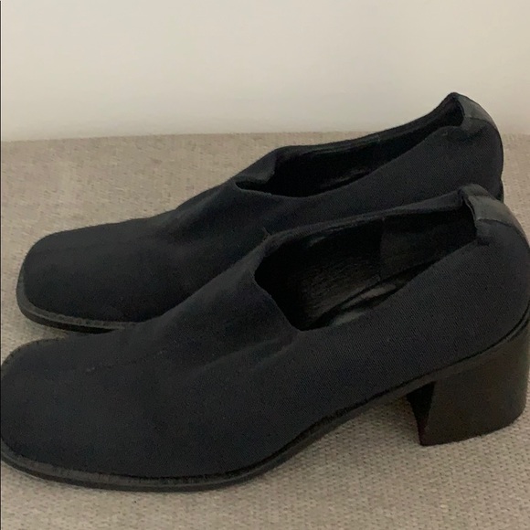 Banana Republic Shoes. Condition is Pre-owned. - Picture 3 of 6